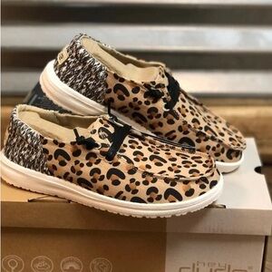 NIB Hey Dude Wendy Funk Cheetah Collage size 8